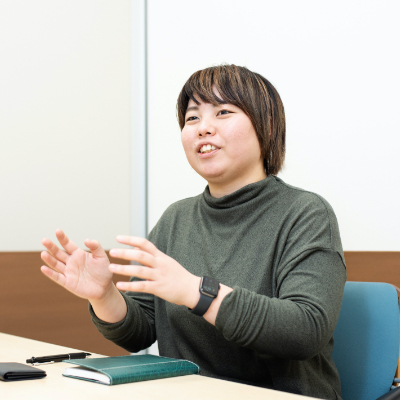 福本梓さん(27歳)<br />
オレンジベイフーズ株式会社